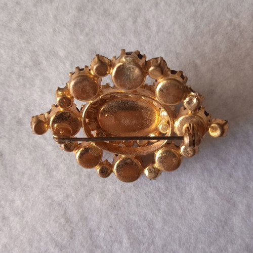 Vintage brooch with brown stones and gold tone