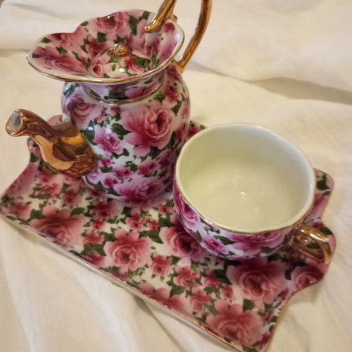 Vintage individual tea set porcelain with gold trim and roses like new