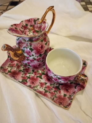 Vintage individual tea set porcelain with gold trim and roses like new