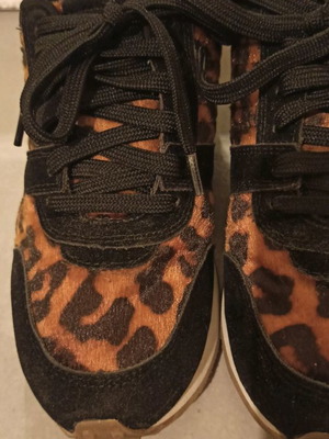 Sneakers γυναικεία δερμάτινα μεταχειρισμένα, μαύρα αθλητικά νούμερο 37