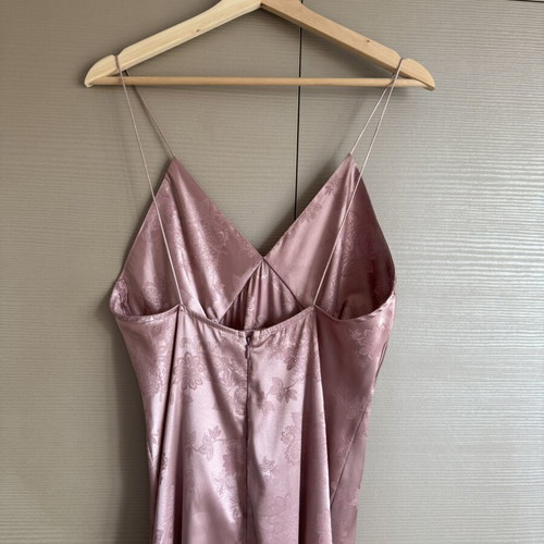 Nidodileda dress like new, pink with open back and leg slit