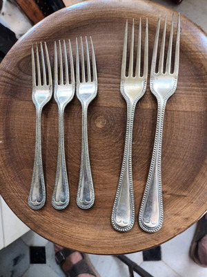 Set of 5 silver-plated forks used, 2 large and 3 small EPNS A1