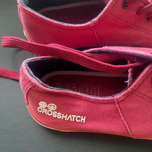 Sneakers shoes red size 43 like new with two defects