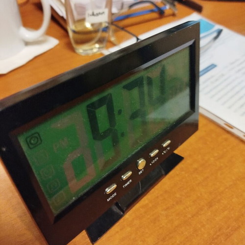 Electronic clock with day, time, temperature display and alarm like new