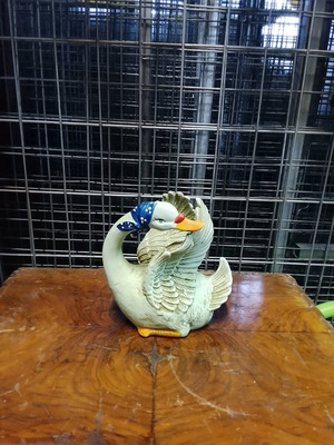 Clay swan decorative used like new 16x16 cm