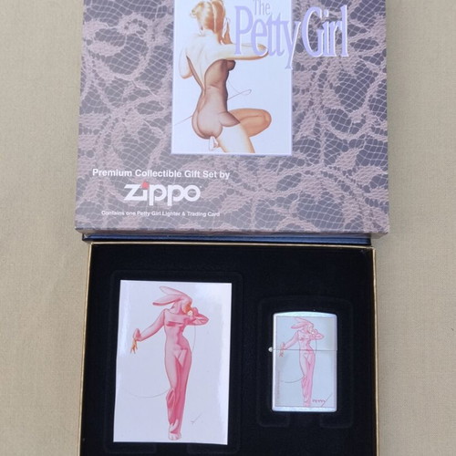 Zippo The Petty Girl Pinup Art lighter gift set like new