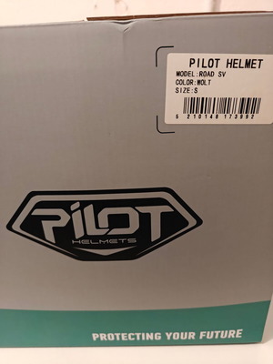 Wolt pilot helmet, size small, unused