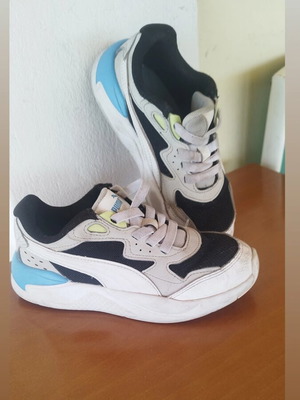 Puma Boys' Athletic Shoes Size 32 Used, White Multicolor
