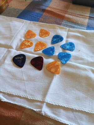 Guitar picks new, pack of eleven