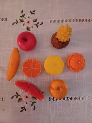 Scented candles new, set of 8 fruit shapes
