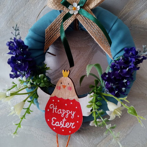 Small May wreath used with wildflowers and wooden chicken