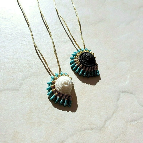 Women’s handmade nautilus shell necklace new, black and gold