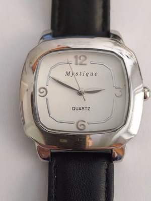Ρολόι χειρός γυναικείο Mystique quartz με μαύρο δερμάτινο λουράκι μεταχειρισμένο