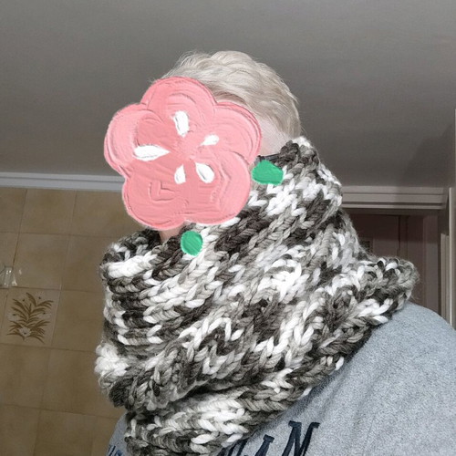 Scarf neck very large like new, unworn