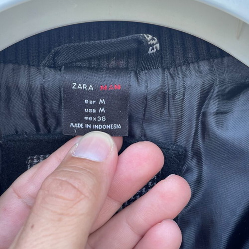 Zara coat used, black, medium size, wool blend