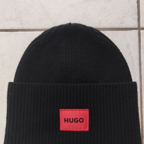 Hugo Boss knit hat new, authentic