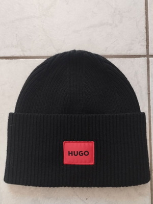 Hugo Boss knit hat new, authentic