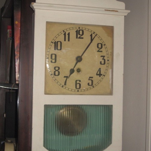 Wall clock wind-up used with pendulum from the 50s