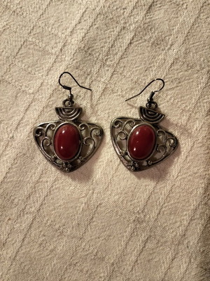 Dangling earrings with Bordeaux element like new