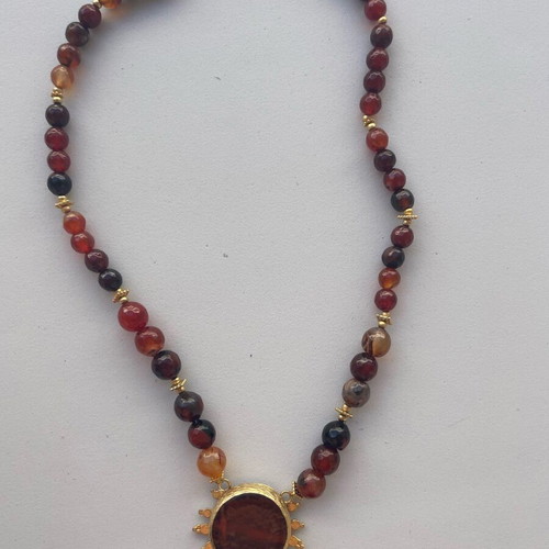 Necklace like new brown and gold