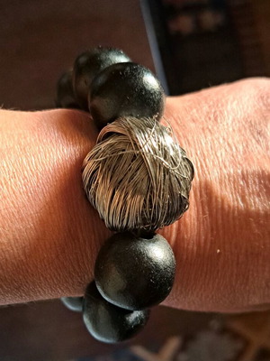 Гривна от музея Бенаки като нова, черна и сребърна