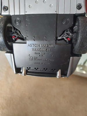 Αυτοκίνητο συλλεκτικό Aston Martin κλίμακα 1:18 μεταχειρισμένο