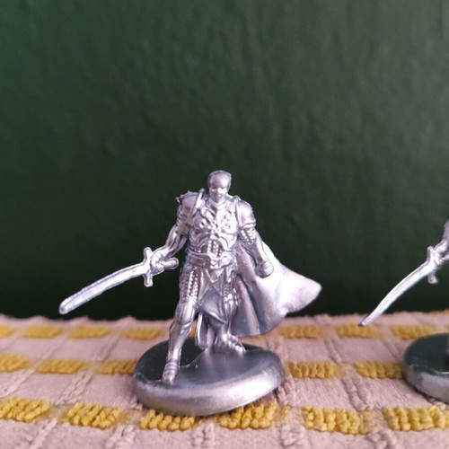Figure set like new, 4 pieces for role-playing and board games