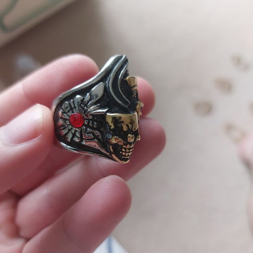 Gothic skull ring like new, silver color