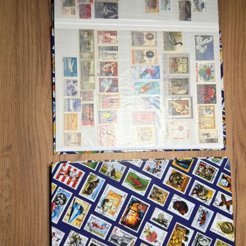 Stamp albums like new, set of 2 with worldwide stamps