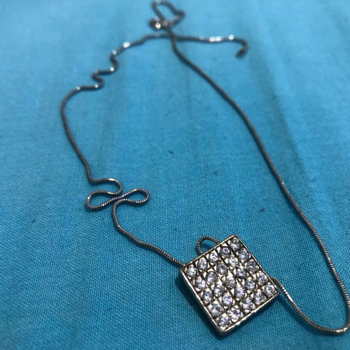 Silver necklace like new