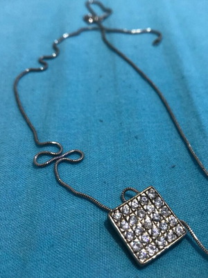 Silver necklace like new