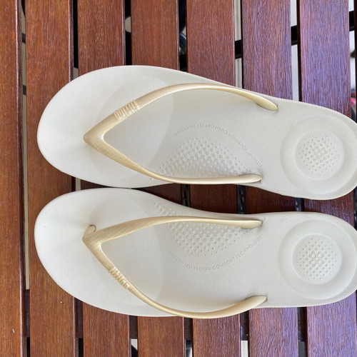 Fitflop Iquoshion Comfort flip flops like new, gold color, size 40