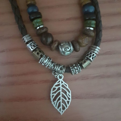 Double necklace with silver decorative elements and leaf pendant new