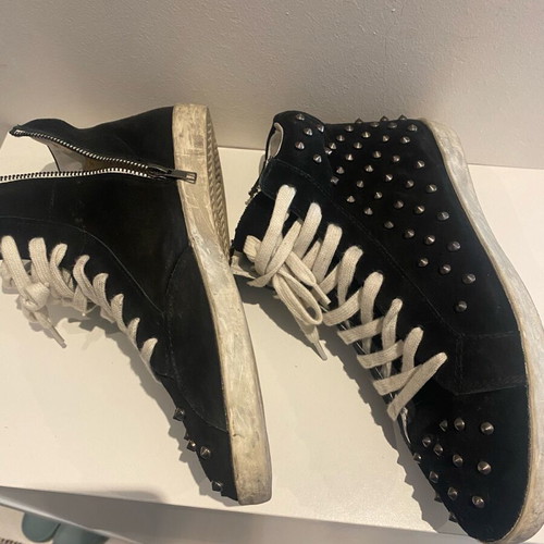 Steve Madden shoes used No41 black suede with silver studs