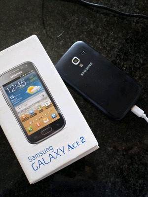 Samsung Galaxy Ace 2 μεταχειρισμένο, πλήρης συσκευασία με φορτιστή και καλώδιο
