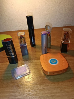 Various used lipsticks with gifts
