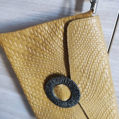 Leather bag mustard like new, handheld