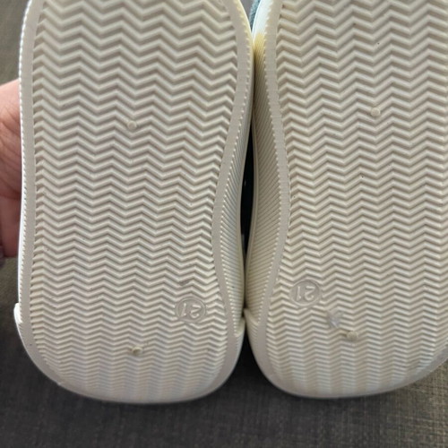 Green shoes with stickers size 21 like new