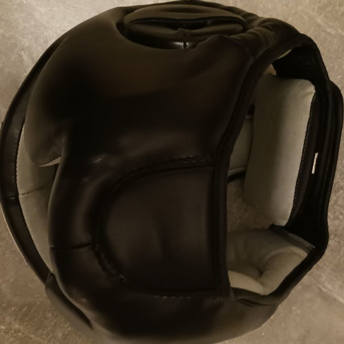 Force1 martial arts helmet like new, full face for kick boxing and boxing sparring
