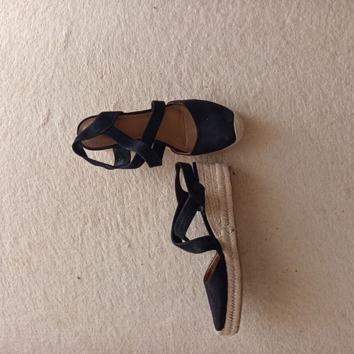 H&M black suede platform sandals, size 40