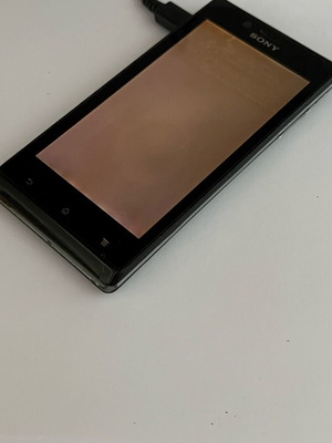 Sony Ericsson J 4GB μεταχειρισμένο, χρειάζεται αλλαγή οθόνης, φορτίζει κανονικά