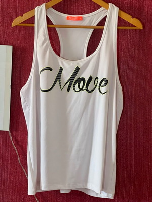 Pink Woman sleeveless sports top white like new