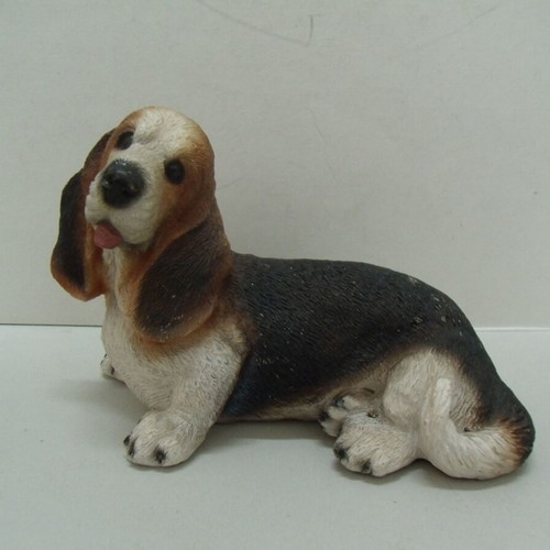 Old dog figure used, size 13.5x8.5x6 cm, synthetic and polyresin