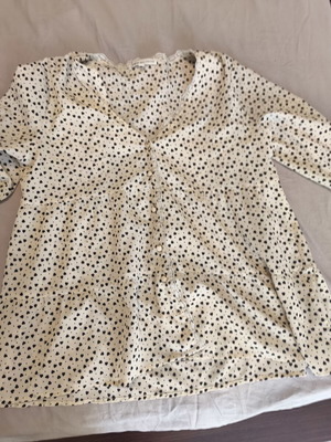 Blouse with hearts small like new