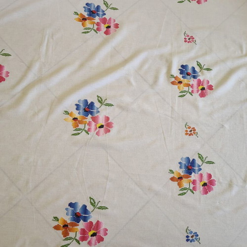 Woven white tablecloth 1.60m x 2.10m