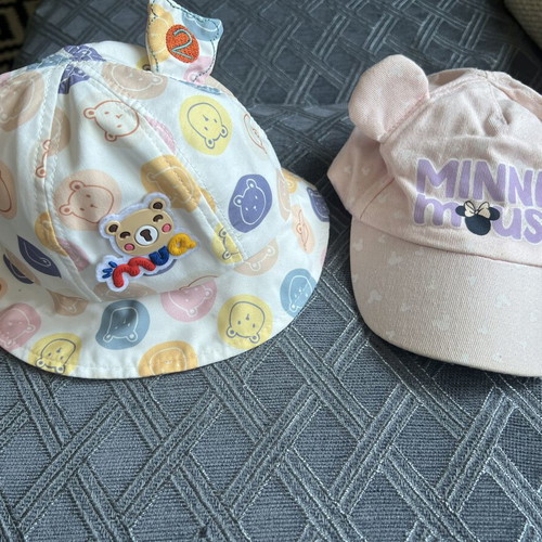 Baby hats like new, size 9-12 months, set of two