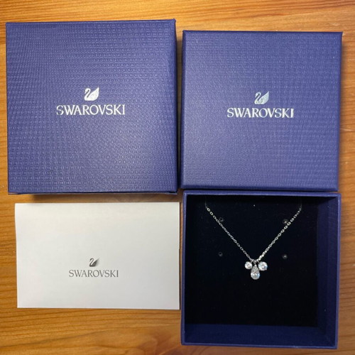 Swarovski Mesmera necklace with pear cut zirconia, like new, silver