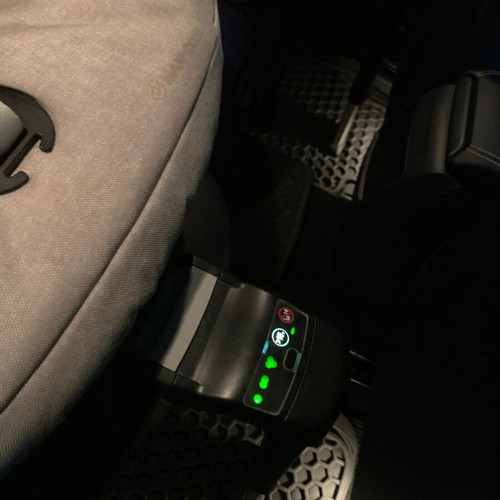 Maxi Cosi Two Way Fix car seat like new, i-Size compatible