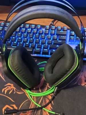 Razer Electra v2 used headphones with microphone