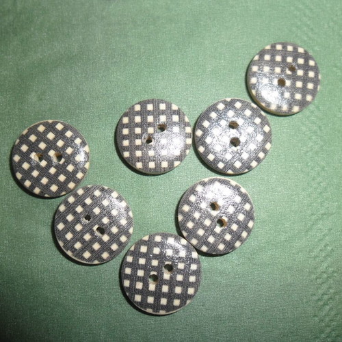 Buttons new, pack of 39 with 5 designs